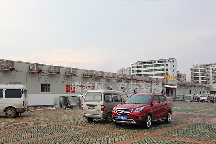 菜市場該如何通風(fēng)降溫呢？瑞泰風(fēng)環(huán)?？照{(diào)為居民買菜送清涼