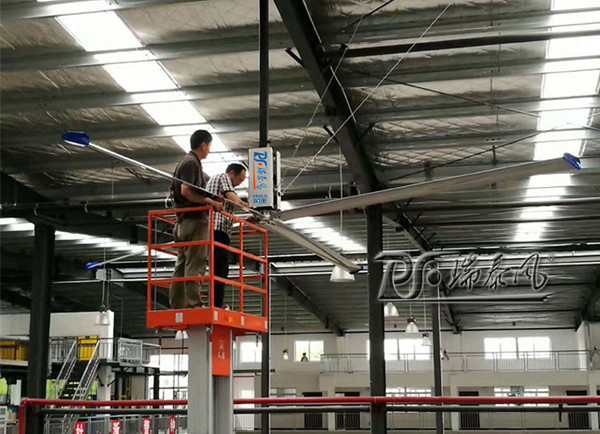 CNC車間大風(fēng)扇安裝，瑞泰風(fēng)大型工業(yè)風(fēng)扇一步到位！