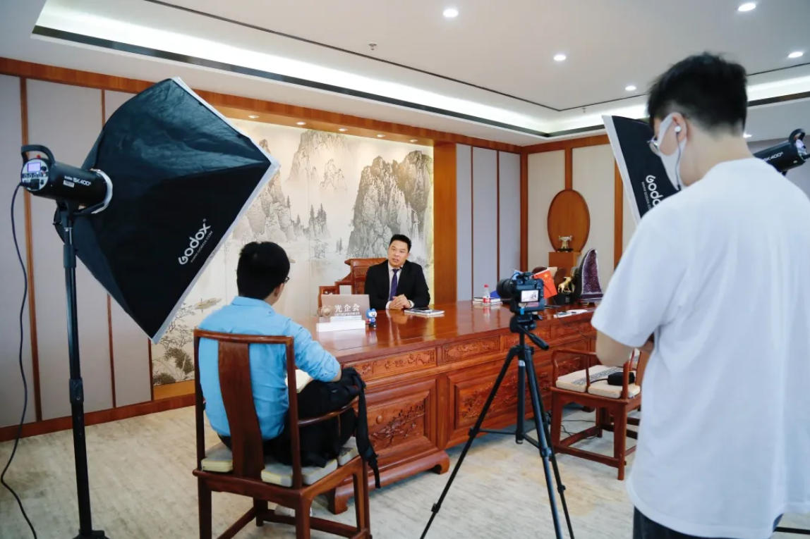 2022鄭才翥董事長(zhǎng)榮膺2021光企會(huì)年度優(yōu)秀企業(yè)家